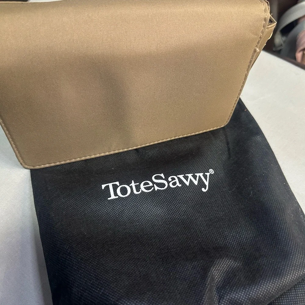 NEW ToteSavvy Brown Baby Bag with Wipe Dispenser and Crossbody Strap